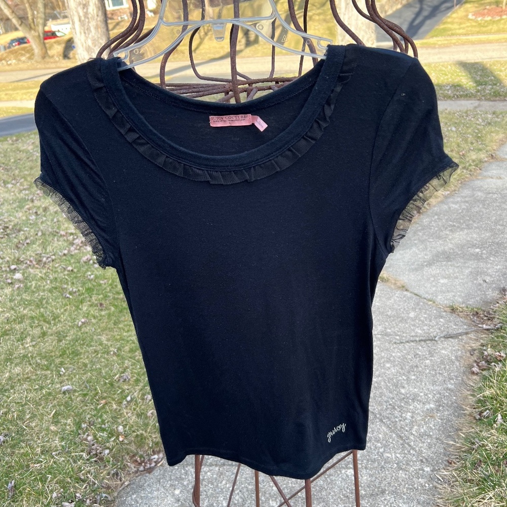 Little black ruffled Juicy T shirt, Short sleeved shirt
